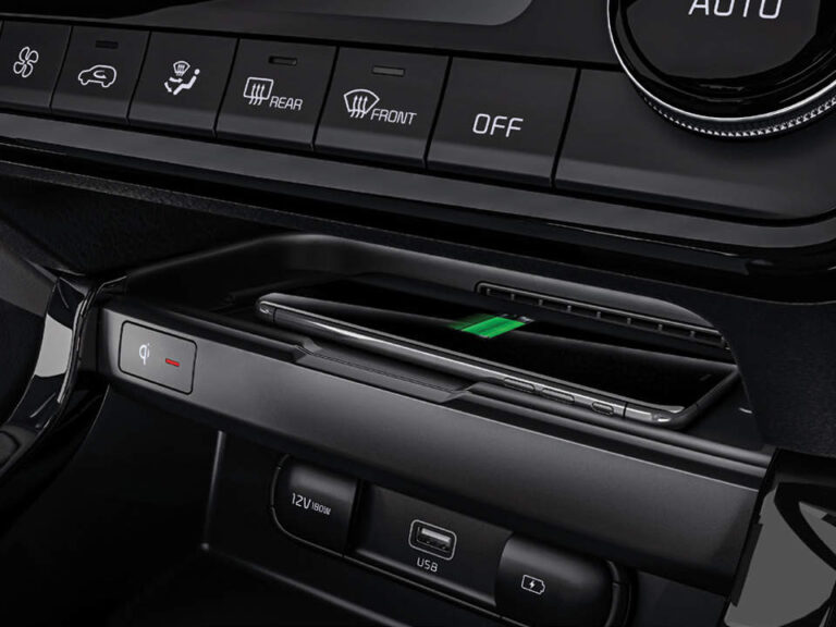 seltos_smartphone_wireless_charger